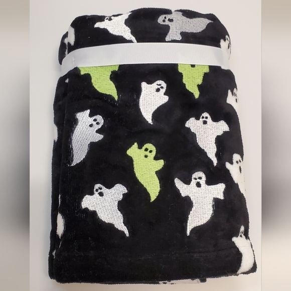 Halloween GLOW IN THE DARK Ghost SET of 2 Hand Towels NEW Well Dressed Home - Picture 3 of 4
